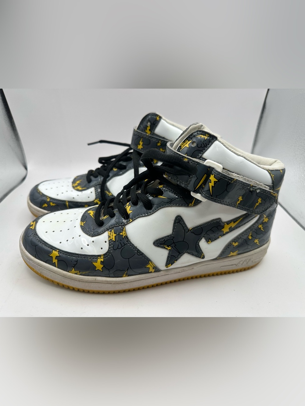A Bathing Ape Bapesta Grey & White with Yellow Lightning Bolts Sz 11 FS-001